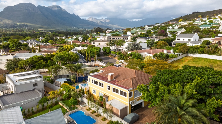 6 Bedroom Property for Sale in Olive Grove Western Cape